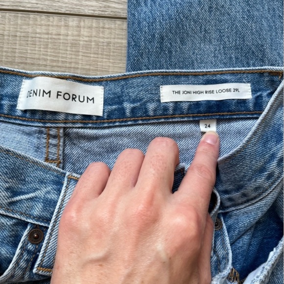 ARITZIA DENIM FORUM JONI HIGH RISE 90s LOOSE JEANS 24 x 29L - Picture 2 of 5